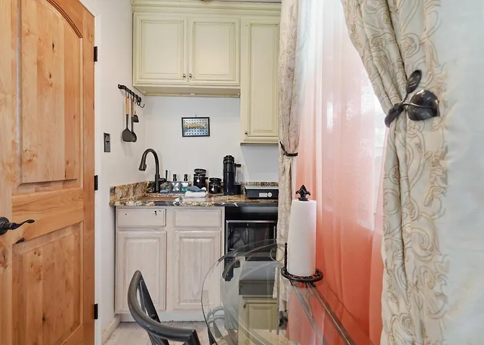 Cozy 1br Near Downtown *