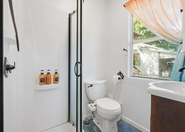 Cozy 1br Near Downtown